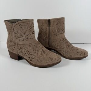 UGG Darling Seaweed Light‎ Tan Suede Perforated Bootie Size 9.5